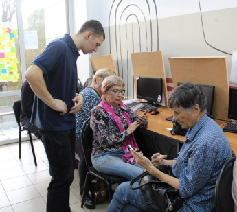 Обучение в течение жизни: 80 пенсионеров в Хакасии освоили базовые навыки работы с компьютером по программе «Азбука интернета»  
