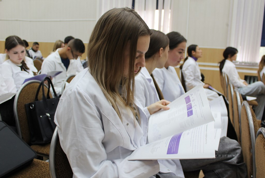 Уроки социальной и финансовой грамотности Отделения СФР по Хакасии посетили 1,5 тысяч школьников и студентов